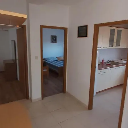 Apartman Lana *