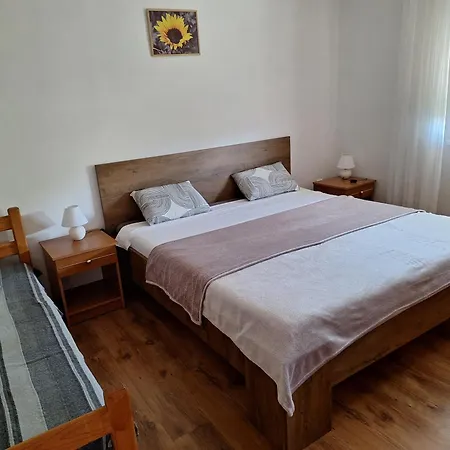 Apartman Lana *